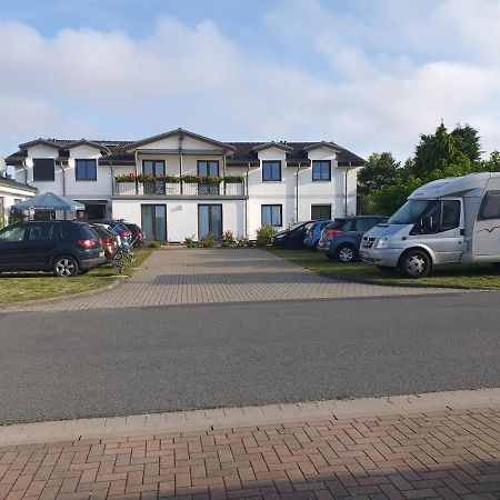 Hotel-Pension Pastow Garni Broderstorf Eksteriør bilde