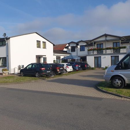 Hotel-Pension Pastow Garni Broderstorf Eksteriør bilde