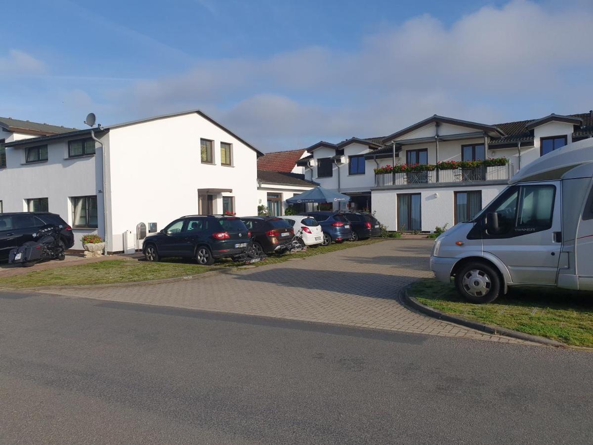 Hotel-Pension Pastow Garni Broderstorf Eksteriør bilde