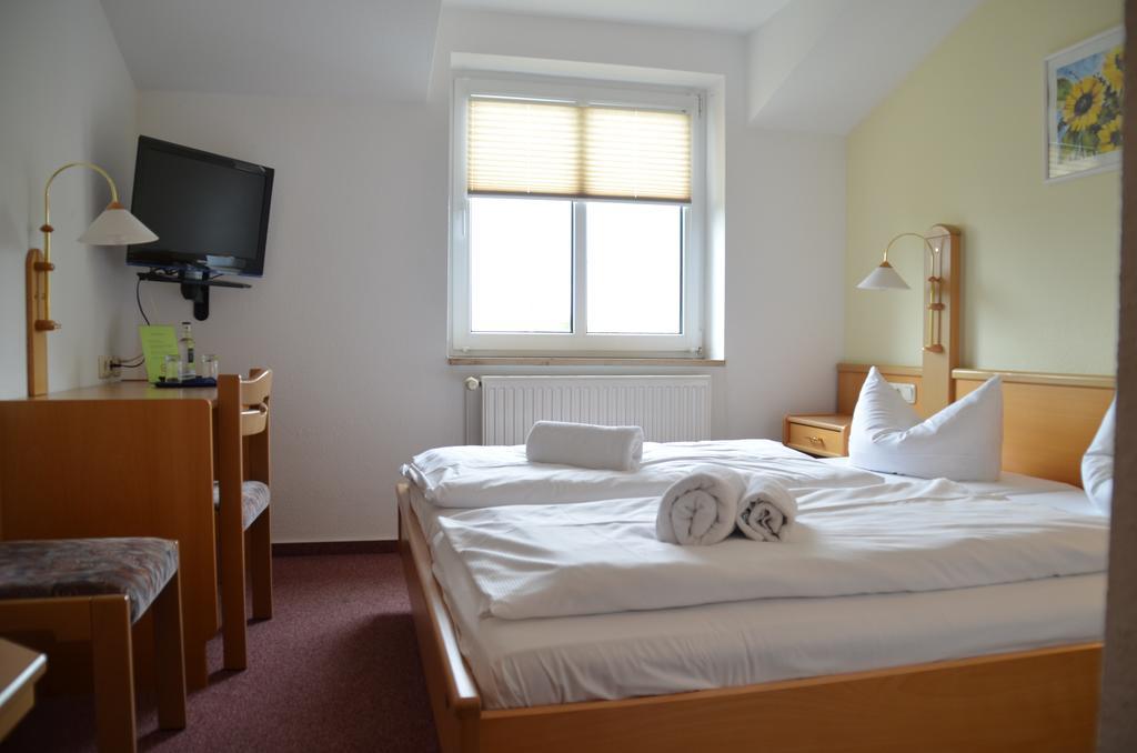 Hotel-Pension Pastow Garni Broderstorf Eksteriør bilde