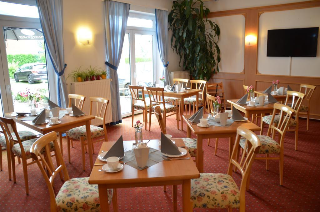 Hotel-Pension Pastow Garni Broderstorf Eksteriør bilde