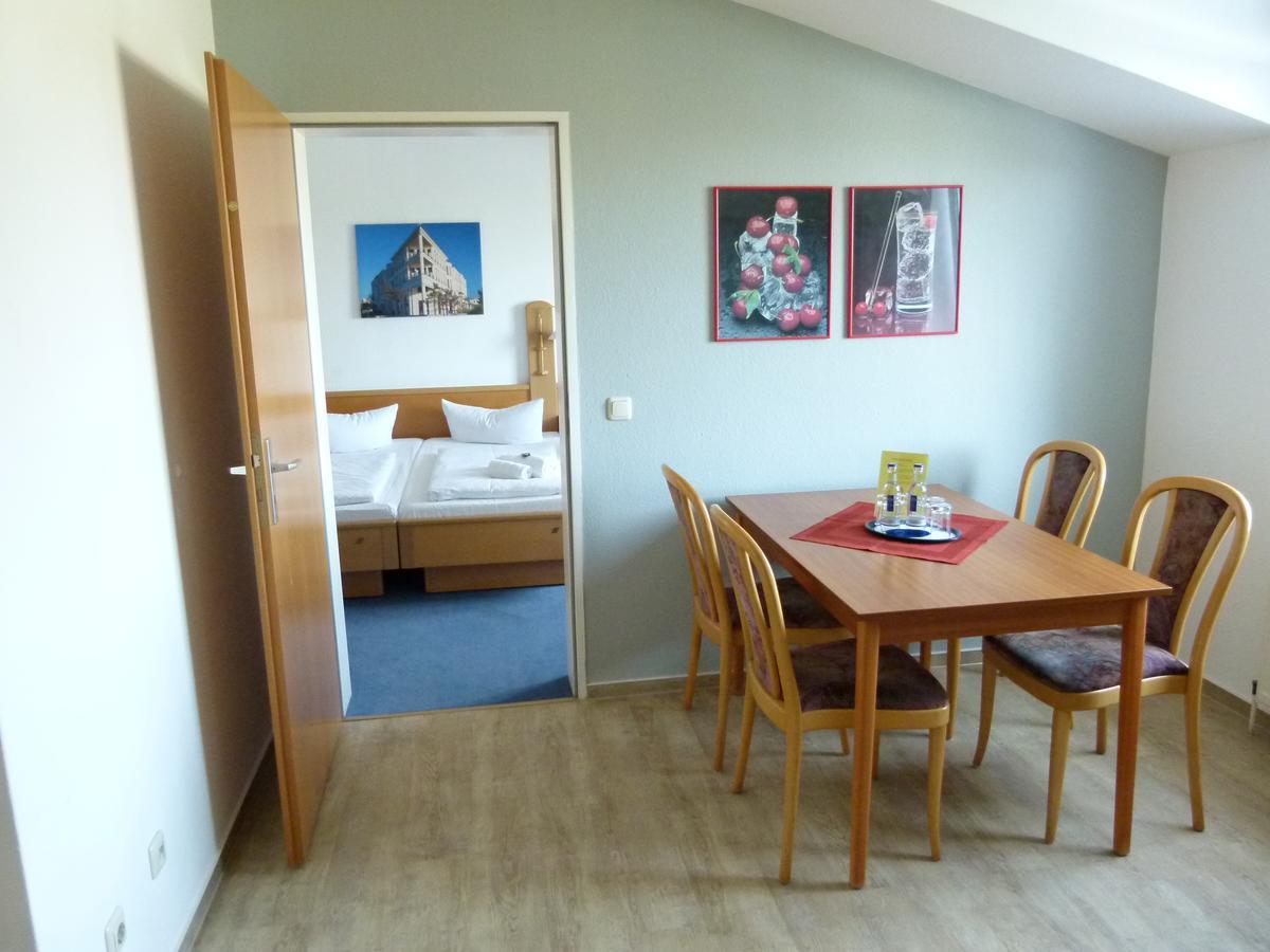 Hotel-Pension Pastow Garni Broderstorf Eksteriør bilde