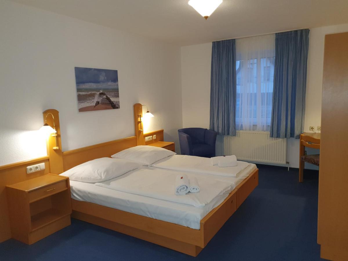 Hotel-Pension Pastow Garni Broderstorf Eksteriør bilde
